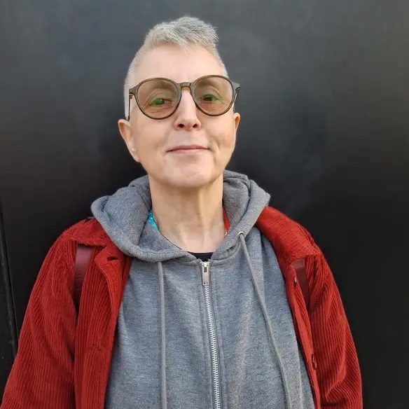A picture of Ros Hewitt